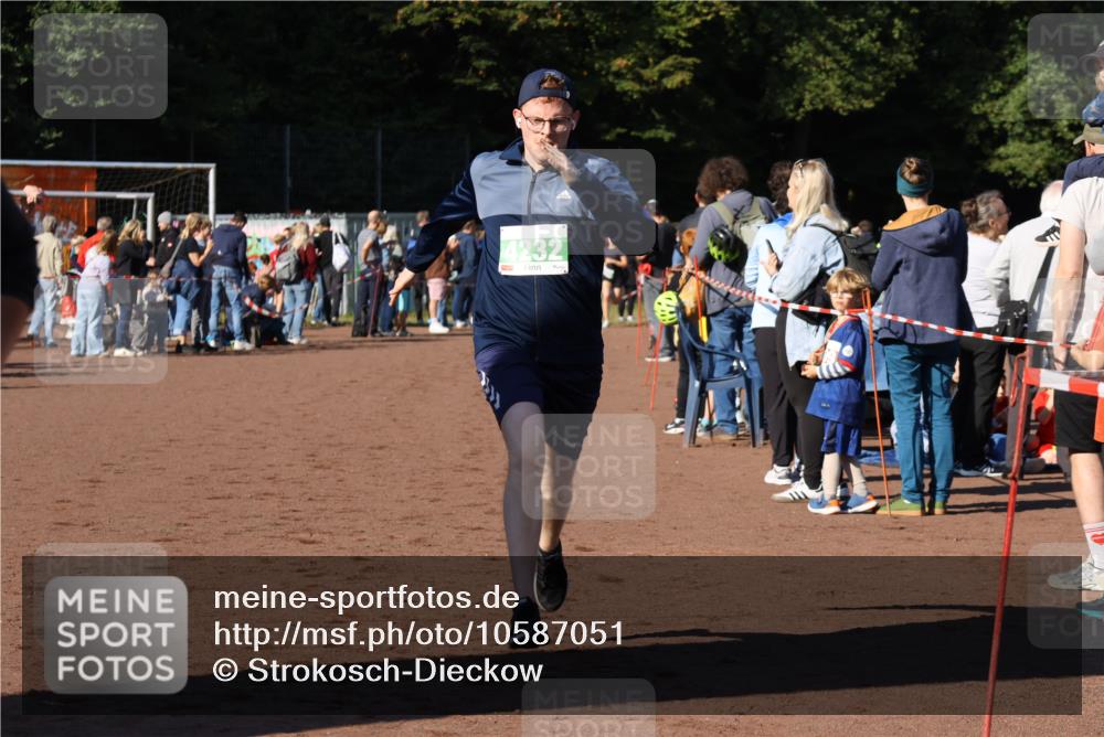 27.09.2026 - 35. Volkslauf durch das schöne Alstertal Strokosch-Dieckow http://msf.ph/oto/10587051 27.09.2026 10:55:44 Ziel 4138, 4232 meine-sportfotos.de
