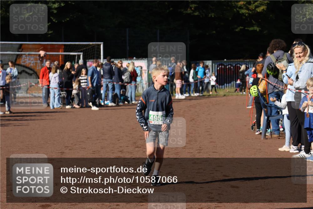 27.09.2026 - 35. Volkslauf durch das schöne Alstertal Strokosch-Dieckow http://msf.ph/oto/10587066 27.09.2026 10:55:19 Ziel 4956 meine-sportfotos.de
