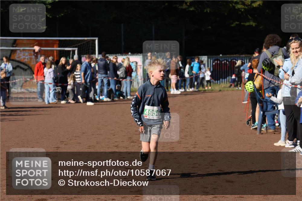 27.09.2026 - 35. Volkslauf durch das schöne Alstertal Strokosch-Dieckow http://msf.ph/oto/10587067 27.09.2026 10:55:18 Ziel 4956 meine-sportfotos.de