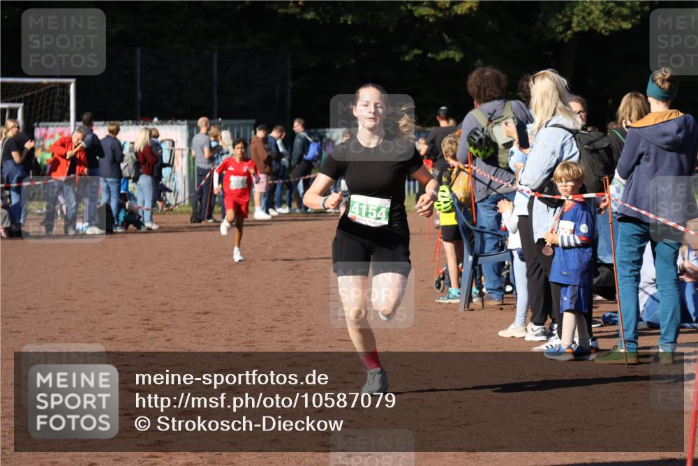 27.09.2026 - 35. Volkslauf durch das schöne Alstertal Strokosch-Dieckow http://msf.ph/oto/10587079 27.09.2026 10:55:07 Ziel 4154, 4962 meine-sportfotos.de
