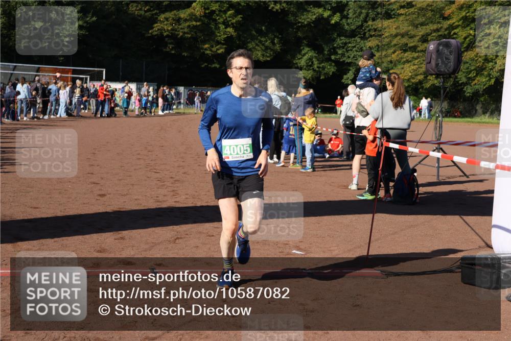 27.09.2026 - 35. Volkslauf durch das schöne Alstertal Strokosch-Dieckow http://msf.ph/oto/10587082 27.09.2026 10:54:46 Ziel 4005, 5002 meine-sportfotos.de