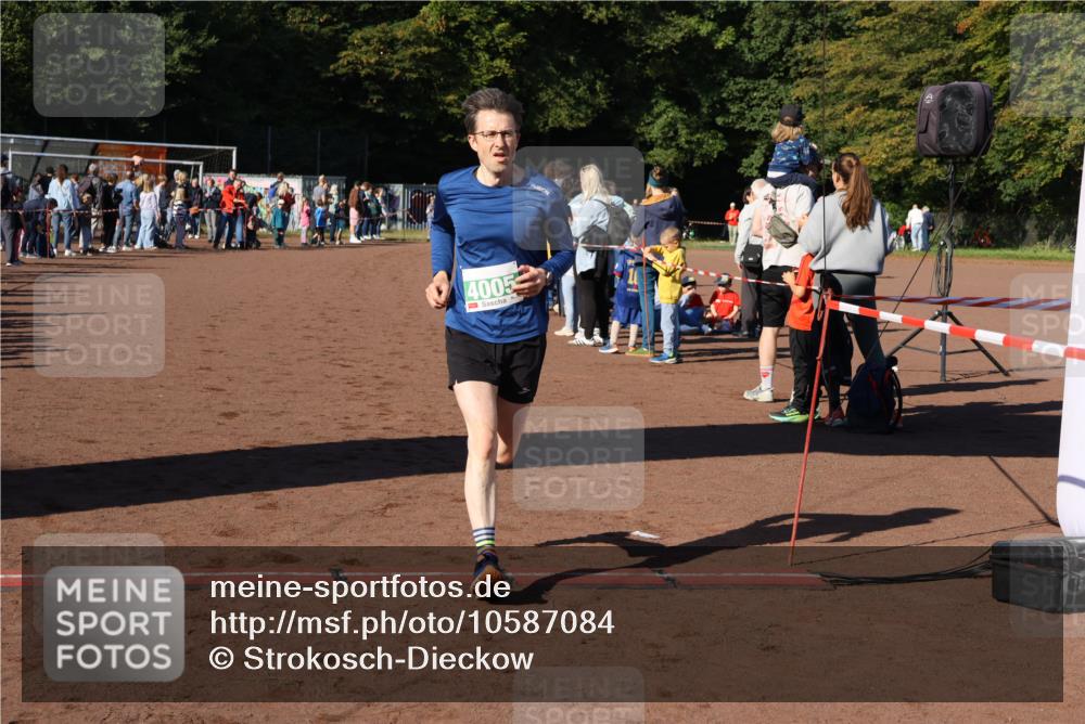 27.09.2026 - 35. Volkslauf durch das schöne Alstertal Strokosch-Dieckow http://msf.ph/oto/10587084 27.09.2026 10:54:46 Ziel 4005, 5002 meine-sportfotos.de