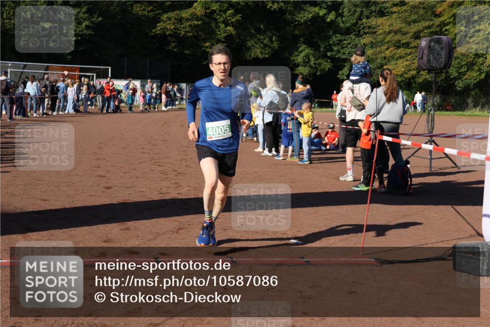 27.09.2026 - 35. Volkslauf durch das schöne Alstertal Strokosch-Dieckow http://msf.ph/oto/10587086 27.09.2026 10:54:46 Ziel 4005, 5002 meine-sportfotos.de