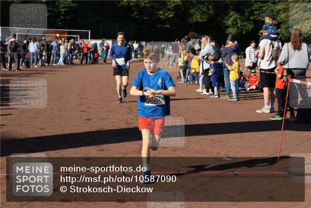 27.09.2026 - 35. Volkslauf durch das schöne Alstertal Strokosch-Dieckow http://msf.ph/oto/10587090 27.09.2026 10:54:43 Ziel 4005, 5002 meine-sportfotos.de