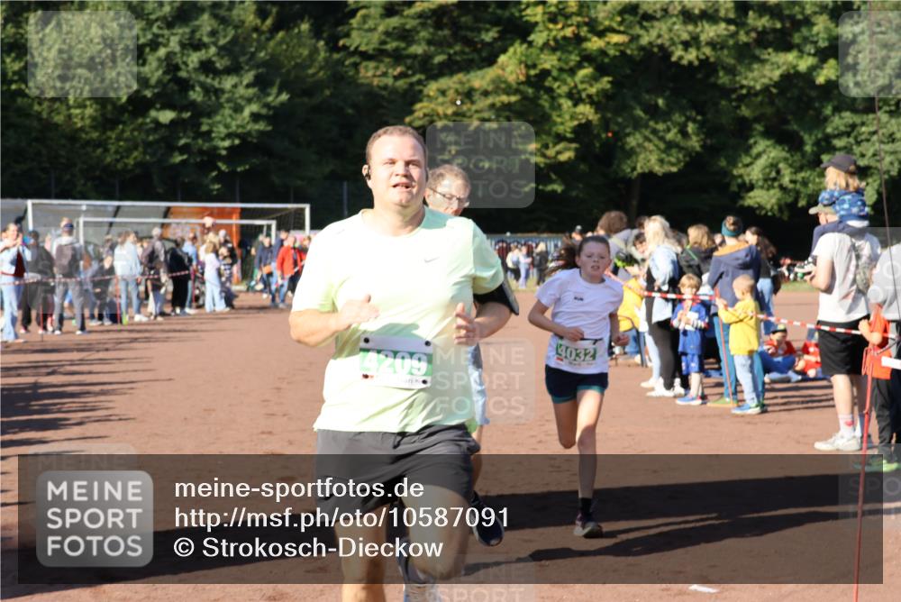 27.09.2026 - 35. Volkslauf durch das schöne Alstertal Strokosch-Dieckow http://msf.ph/oto/10587091 27.09.2026 10:54:38 Ziel 4005, 4032, 4033, 4063, 4064, 4209, 5002 meine-sportfotos.de