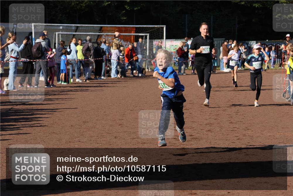 27.09.2026 - 35. Volkslauf durch das schöne Alstertal Strokosch-Dieckow http://msf.ph/oto/10587115 27.09.2026 10:54:32 Ziel 4032, 4033, 4063, 4064, 4145, 4209 meine-sportfotos.de