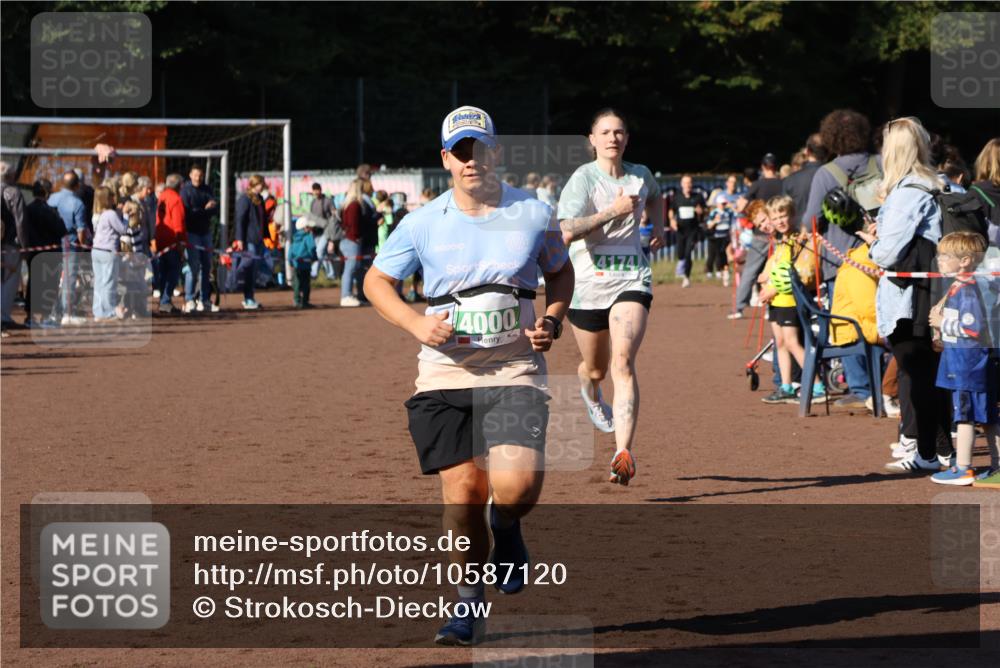 27.09.2026 - 35. Volkslauf durch das schöne Alstertal Strokosch-Dieckow http://msf.ph/oto/10587120 27.09.2026 10:54:23 Ziel 4000, 4174 meine-sportfotos.de