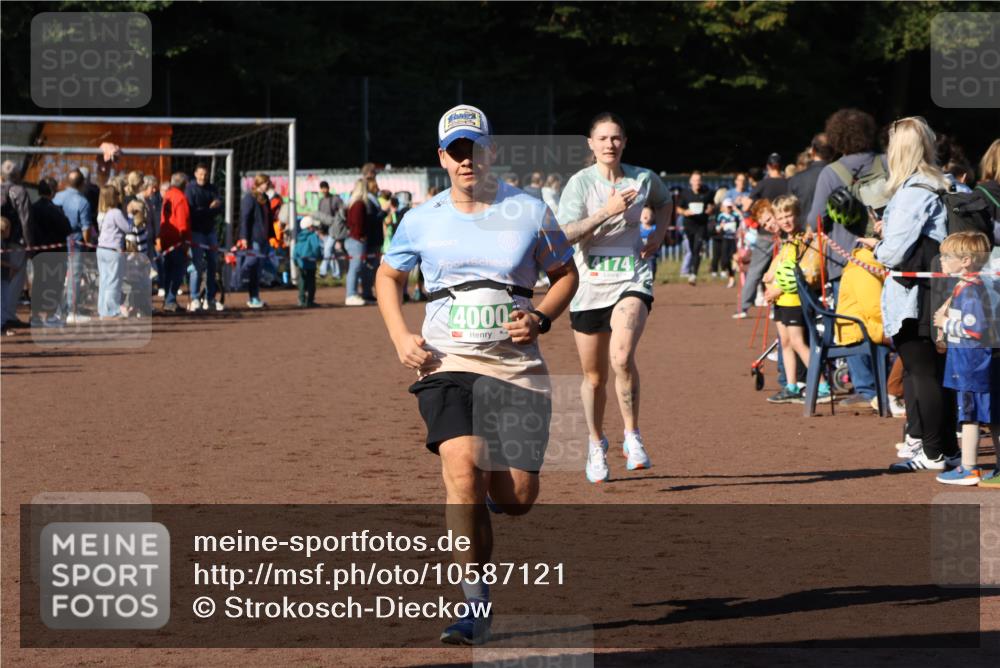 27.09.2026 - 35. Volkslauf durch das schöne Alstertal Strokosch-Dieckow http://msf.ph/oto/10587121 27.09.2026 10:54:23 Ziel 4000, 4174 meine-sportfotos.de