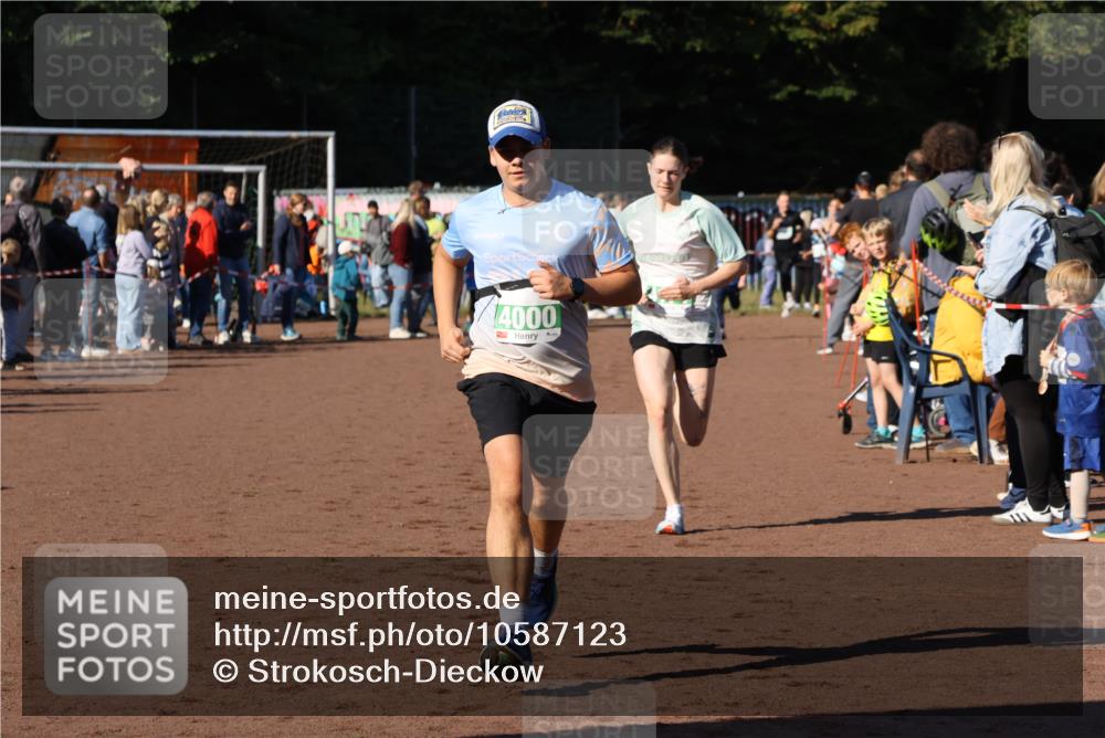 27.09.2026 - 35. Volkslauf durch das schöne Alstertal Strokosch-Dieckow http://msf.ph/oto/10587123 27.09.2026 10:54:23 Ziel 4000, 4174 meine-sportfotos.de