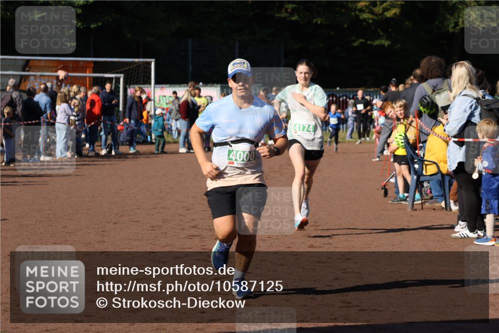 27.09.2026 - 35. Volkslauf durch das schöne Alstertal Strokosch-Dieckow http://msf.ph/oto/10587125 27.09.2026 10:54:23 Ziel 4000, 4174 meine-sportfotos.de
