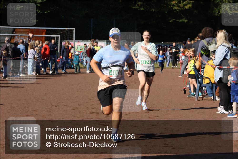27.09.2026 - 35. Volkslauf durch das schöne Alstertal Strokosch-Dieckow http://msf.ph/oto/10587126 27.09.2026 10:54:23 Ziel 4000, 4174 meine-sportfotos.de