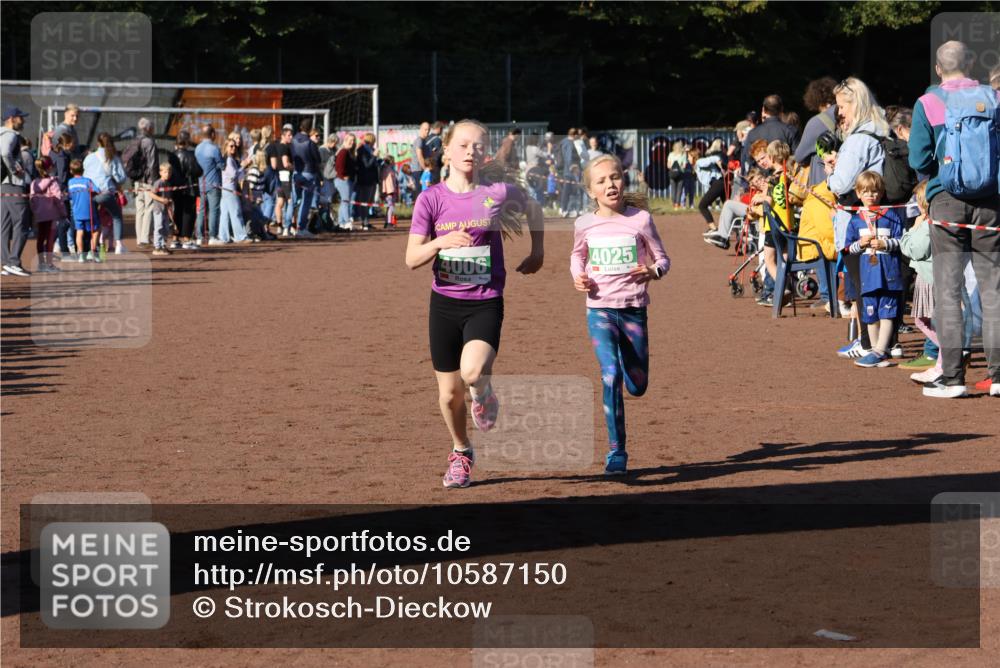 27.09.2026 - 35. Volkslauf durch das schöne Alstertal Strokosch-Dieckow http://msf.ph/oto/10587150 27.09.2026 10:53:48 Ziel 4006, 4025 meine-sportfotos.de