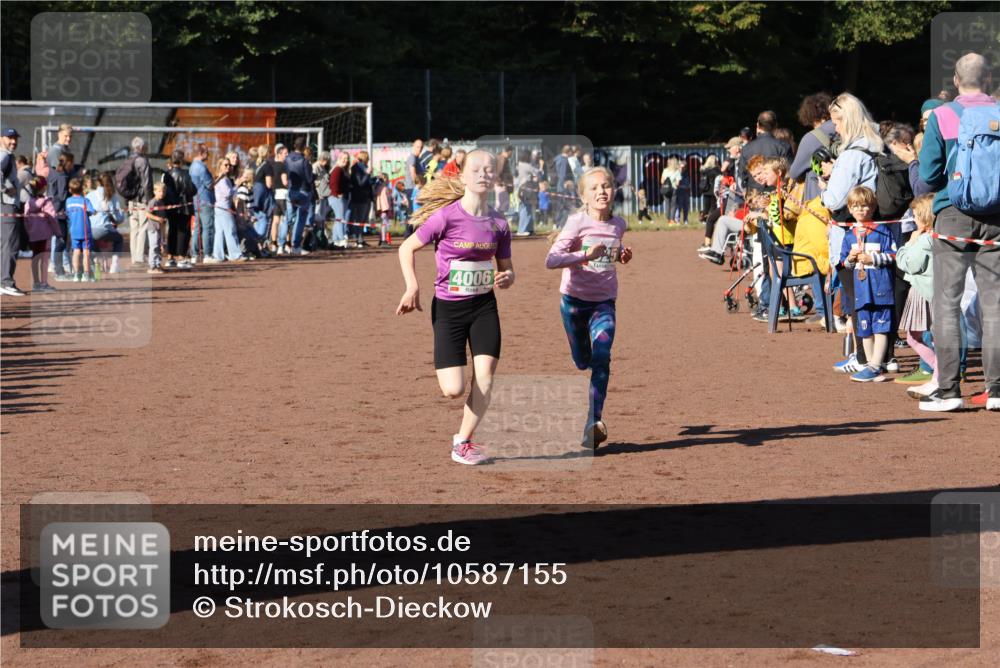 27.09.2026 - 35. Volkslauf durch das schöne Alstertal Strokosch-Dieckow http://msf.ph/oto/10587155 27.09.2026 10:53:48 Ziel 4006, 4025 meine-sportfotos.de