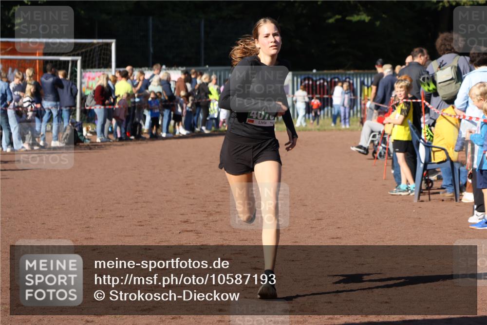 27.09.2026 - 35. Volkslauf durch das schöne Alstertal Strokosch-Dieckow http://msf.ph/oto/10587193 27.09.2026 10:52:59 Ziel 4076 meine-sportfotos.de