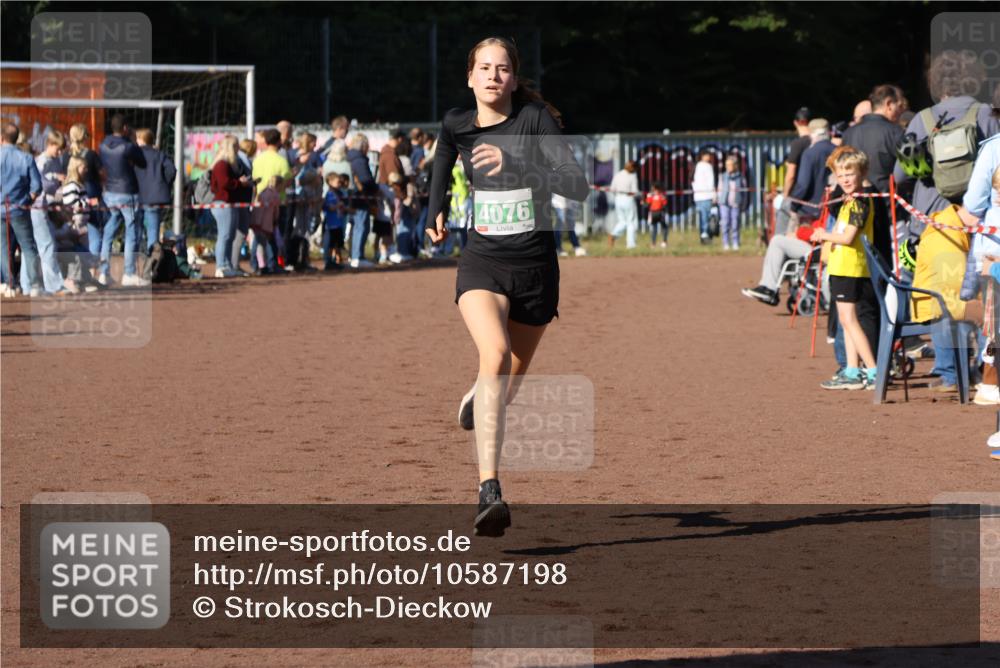 27.09.2026 - 35. Volkslauf durch das schöne Alstertal Strokosch-Dieckow http://msf.ph/oto/10587198 27.09.2026 10:52:59 Ziel 4076 meine-sportfotos.de