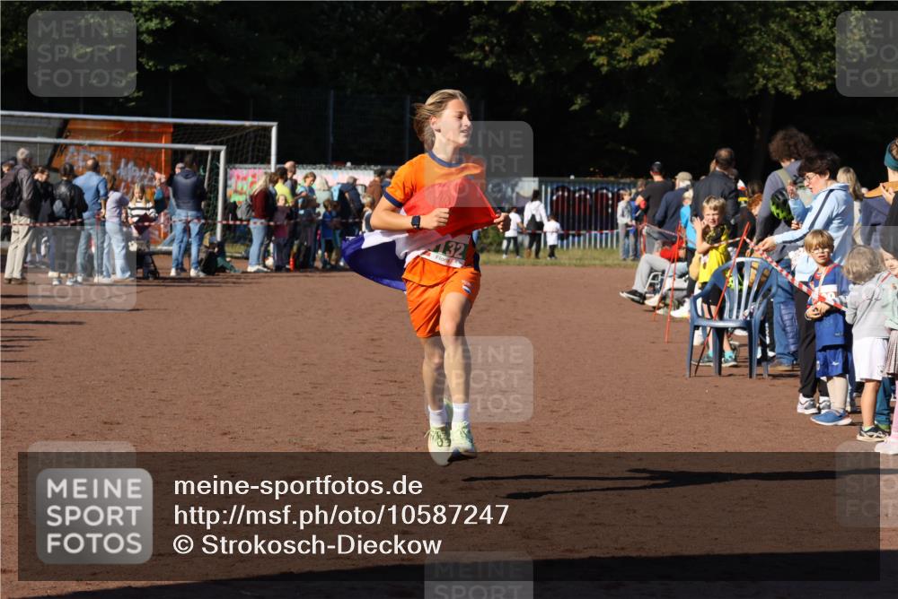 27.09.2026 - 35. Volkslauf durch das schöne Alstertal Strokosch-Dieckow http://msf.ph/oto/10587247 27.09.2026 10:51:38 Ziel 4132 meine-sportfotos.de