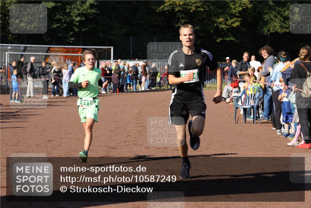 27.09.2026 - 35. Volkslauf durch das schöne Alstertal Strokosch-Dieckow http://msf.ph/oto/10587249 27.09.2026 10:50:51 Ziel 4074, 4119, 4958 meine-sportfotos.de