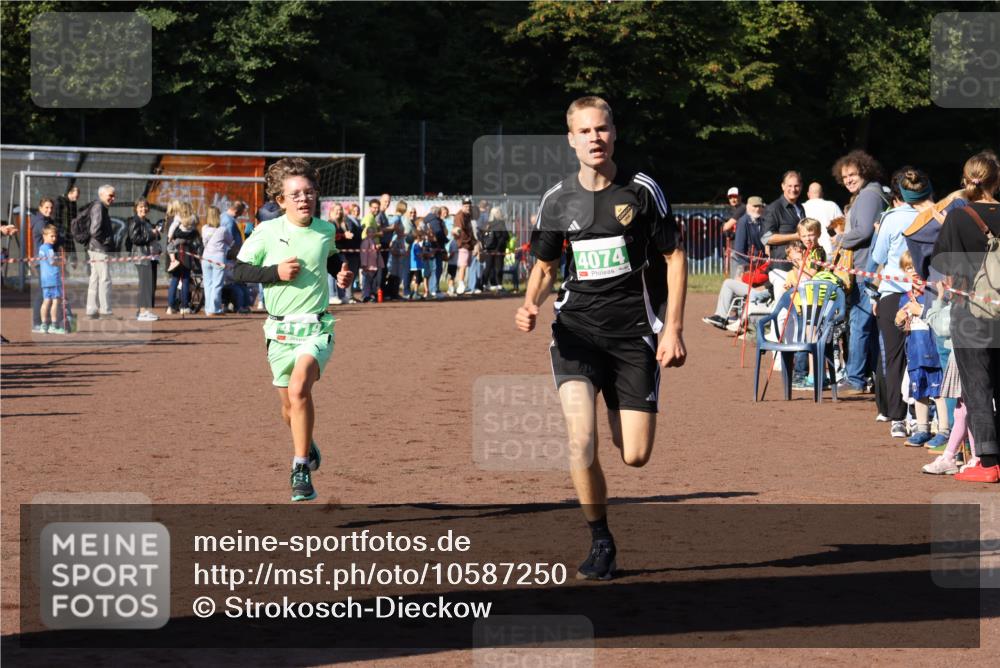 27.09.2026 - 35. Volkslauf durch das schöne Alstertal Strokosch-Dieckow http://msf.ph/oto/10587250 27.09.2026 10:50:51 Ziel 4074, 4119, 4958 meine-sportfotos.de