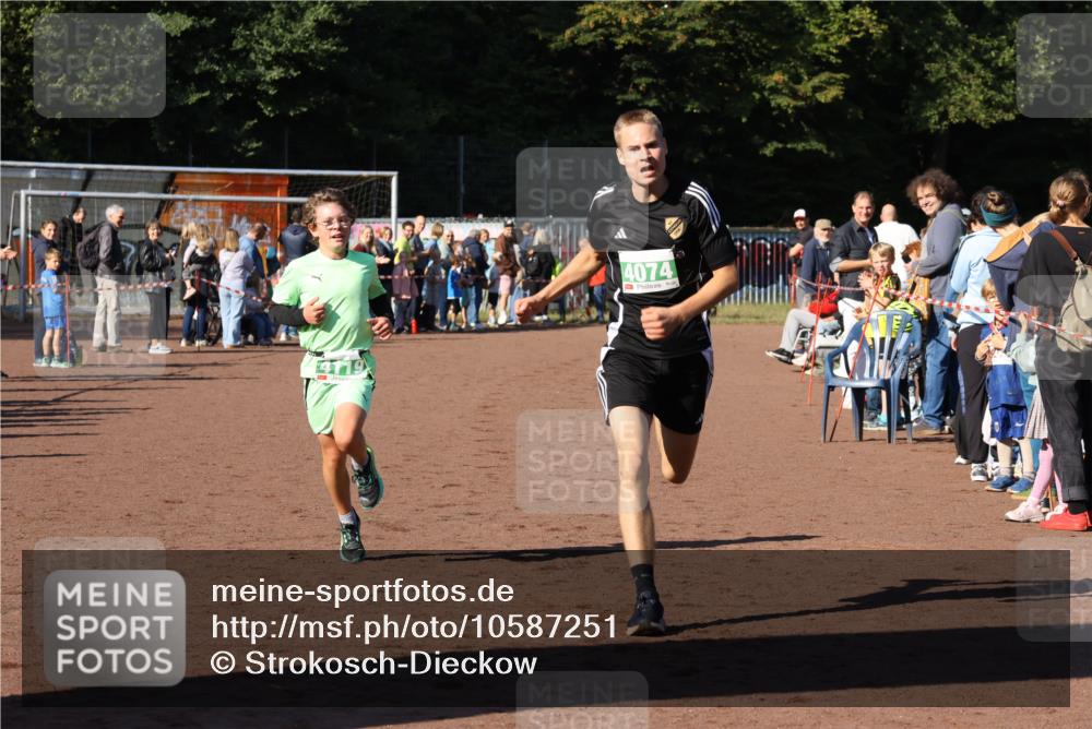 27.09.2026 - 35. Volkslauf durch das schöne Alstertal Strokosch-Dieckow http://msf.ph/oto/10587251 27.09.2026 10:50:51 Ziel 4074, 4119, 4958 meine-sportfotos.de