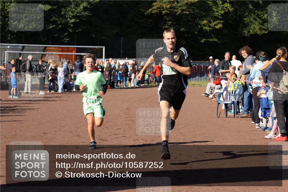 27.09.2026 - 35. Volkslauf durch das schöne Alstertal Strokosch-Dieckow http://msf.ph/oto/10587252 27.09.2026 10:50:51 Ziel 4074, 4119, 4958 meine-sportfotos.de