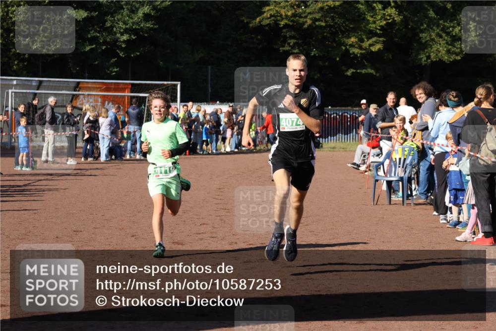 27.09.2026 - 35. Volkslauf durch das schöne Alstertal Strokosch-Dieckow http://msf.ph/oto/10587253 27.09.2026 10:50:51 Ziel 4074, 4119, 4958 meine-sportfotos.de