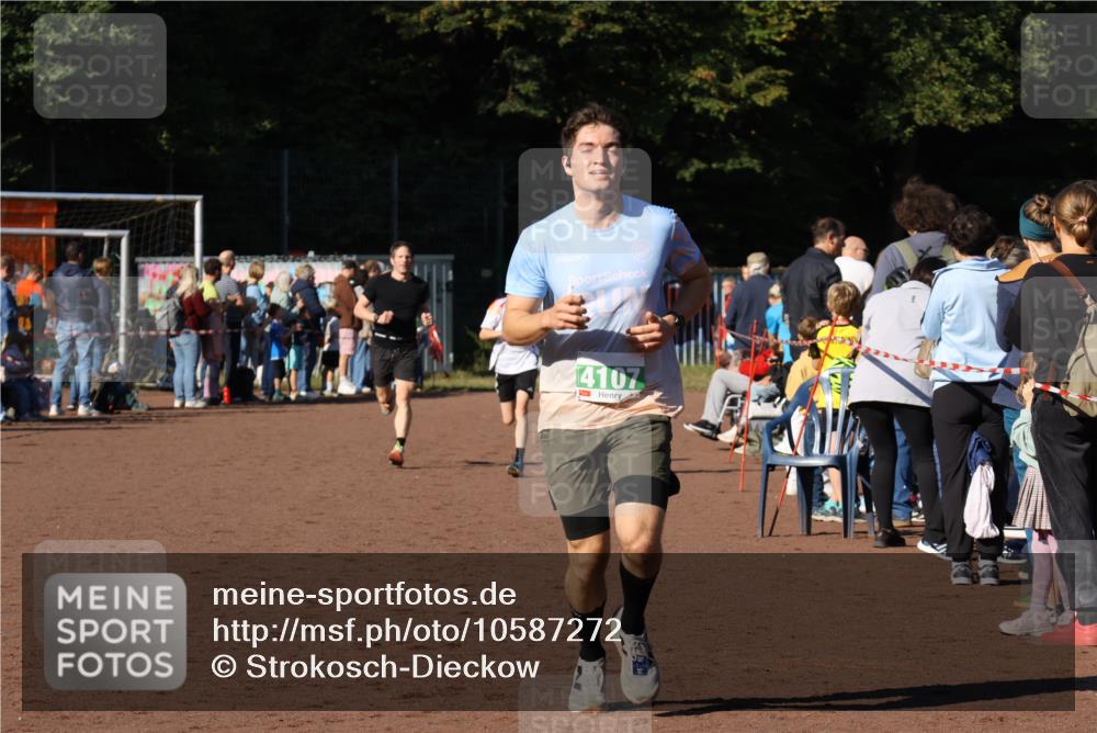 27.09.2026 - 35. Volkslauf durch das schöne Alstertal Strokosch-Dieckow http://msf.ph/oto/10587272 27.09.2026 10:50:40 Ziel 4107, 4126, 4958 meine-sportfotos.de