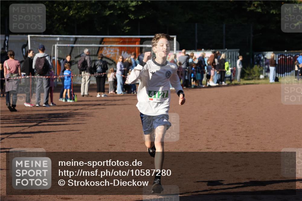 27.09.2026 - 35. Volkslauf durch das schöne Alstertal Strokosch-Dieckow http://msf.ph/oto/10587280 27.09.2026 10:50:10 Ziel 4127 meine-sportfotos.de