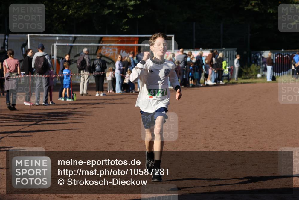 27.09.2026 - 35. Volkslauf durch das schöne Alstertal Strokosch-Dieckow http://msf.ph/oto/10587281 27.09.2026 10:50:10 Ziel 4127 meine-sportfotos.de