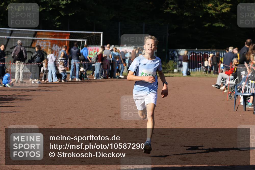 27.09.2026 - 35. Volkslauf durch das schöne Alstertal Strokosch-Dieckow http://msf.ph/oto/10587290 27.09.2026 10:49:44 Ziel 4097 meine-sportfotos.de