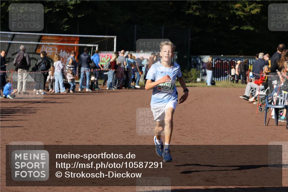 27.09.2026 - 35. Volkslauf durch das schöne Alstertal Strokosch-Dieckow http://msf.ph/oto/10587291 27.09.2026 10:49:44 Ziel 4097 meine-sportfotos.de