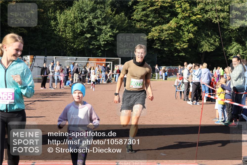 27.09.2026 - 35. Volkslauf durch das schöne Alstertal Strokosch-Dieckow http://msf.ph/oto/10587301 27.09.2026 10:49:15 Ziel 4077, 5057, 5065, 5066, 5067 meine-sportfotos.de