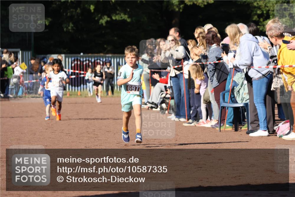 27.09.2026 - 35. Volkslauf durch das schöne Alstertal Strokosch-Dieckow http://msf.ph/oto/10587335 27.09.2026 10:42:27 Ziel 6972 meine-sportfotos.de