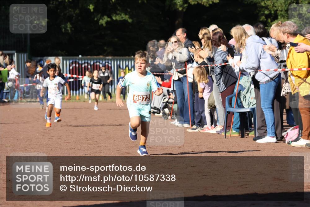 27.09.2026 - 35. Volkslauf durch das schöne Alstertal Strokosch-Dieckow http://msf.ph/oto/10587338 27.09.2026 10:42:27 Ziel 6972 meine-sportfotos.de