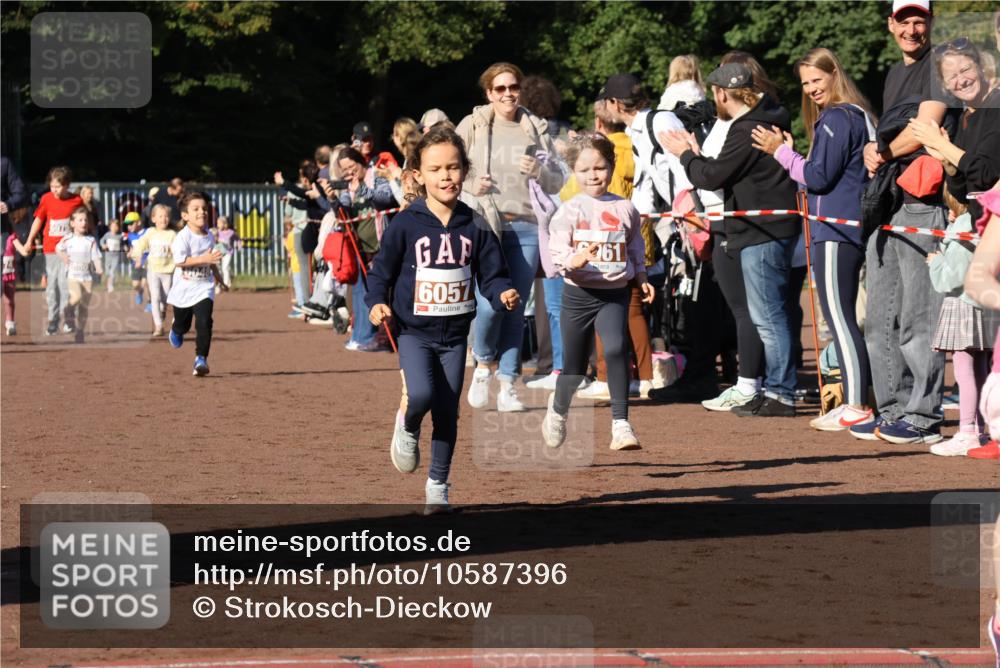 27.09.2026 - 35. Volkslauf durch das schöne Alstertal Strokosch-Dieckow http://msf.ph/oto/10587396 27.09.2026 10:42:57 Ziel 0048, 6057, 61 meine-sportfotos.de