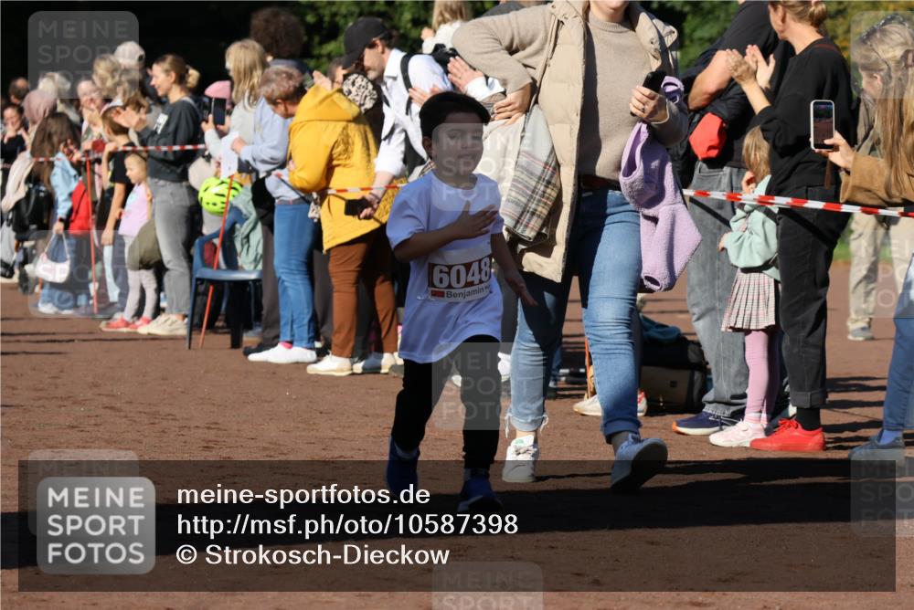 27.09.2026 - 35. Volkslauf durch das schöne Alstertal Strokosch-Dieckow http://msf.ph/oto/10587398 27.09.2026 10:43:01 Ziel 6048 meine-sportfotos.de