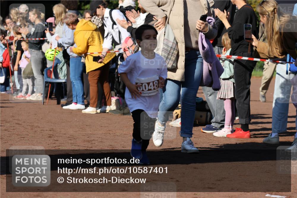 27.09.2026 - 35. Volkslauf durch das schöne Alstertal Strokosch-Dieckow http://msf.ph/oto/10587401 27.09.2026 10:43:02 Ziel 6048 meine-sportfotos.de
