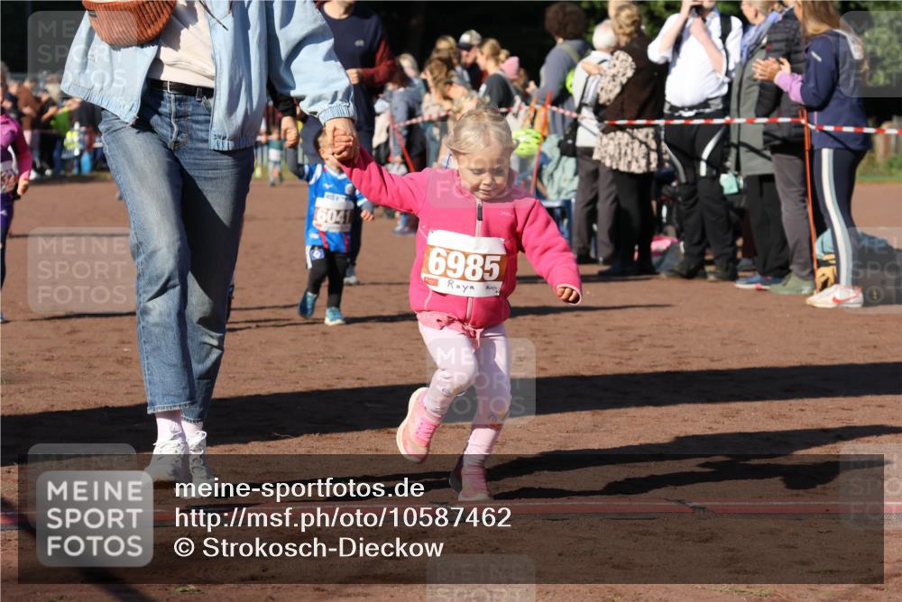 27.09.2026 - 35. Volkslauf durch das schöne Alstertal Strokosch-Dieckow http://msf.ph/oto/10587462 27.09.2026 10:43:44 Ziel 604, 6985 meine-sportfotos.de