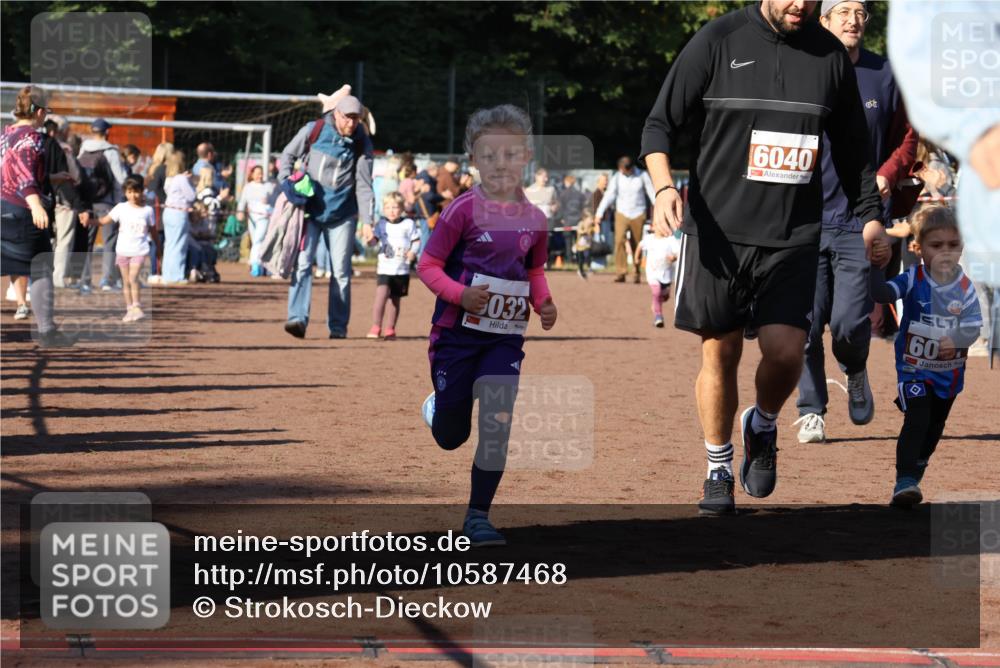 27.09.2026 - 35. Volkslauf durch das schöne Alstertal Strokosch-Dieckow http://msf.ph/oto/10587468 27.09.2026 10:43:46 Ziel 032, 6040, 60 meine-sportfotos.de