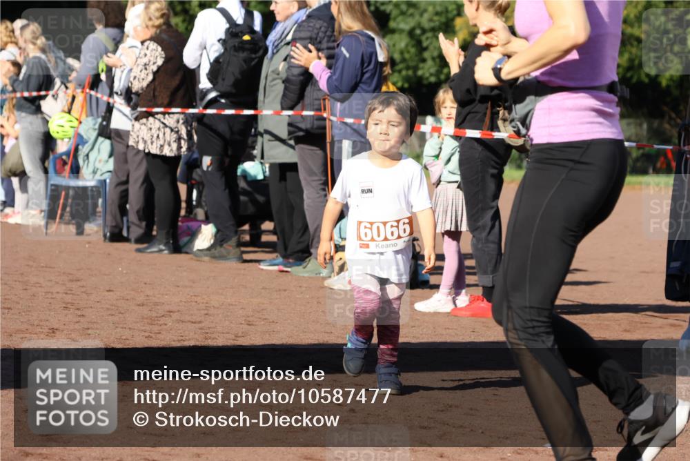 27.09.2026 - 35. Volkslauf durch das schöne Alstertal Strokosch-Dieckow http://msf.ph/oto/10587477 27.09.2026 10:43:56 Ziel 6066 meine-sportfotos.de