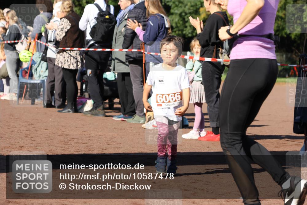 27.09.2026 - 35. Volkslauf durch das schöne Alstertal Strokosch-Dieckow http://msf.ph/oto/10587478 27.09.2026 10:43:56 Ziel 6066 meine-sportfotos.de
