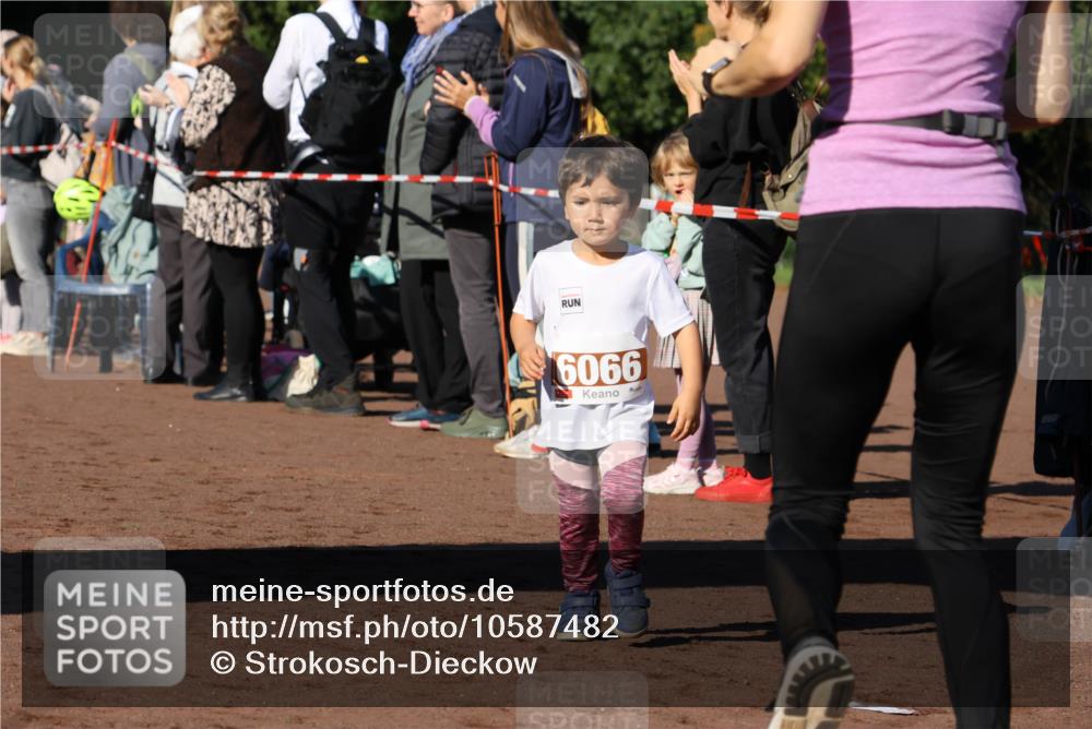 27.09.2026 - 35. Volkslauf durch das schöne Alstertal Strokosch-Dieckow http://msf.ph/oto/10587482 27.09.2026 10:43:57 Ziel 6066 meine-sportfotos.de