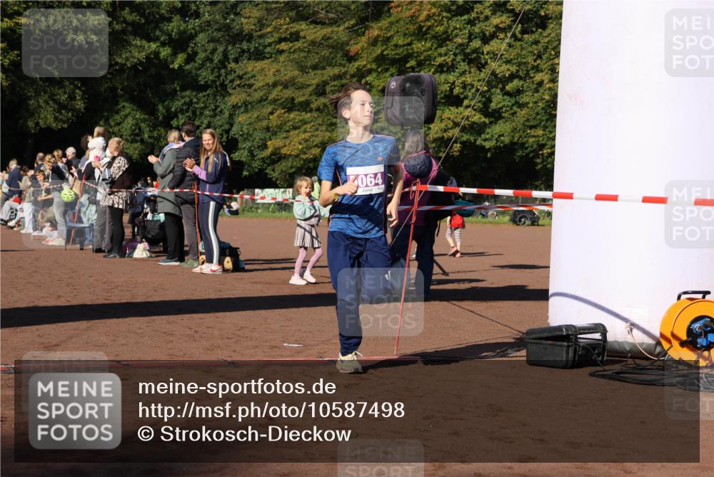 27.09.2026 - 35. Volkslauf durch das schöne Alstertal Strokosch-Dieckow http://msf.ph/oto/10587498 27.09.2026 10:44:24 Ziel 064, 5064 meine-sportfotos.de