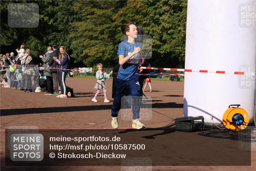 27.09.2026 - 35. Volkslauf durch das schöne Alstertal Strokosch-Dieckow http://msf.ph/oto/10587500 27.09.2026 10:44:24 Ziel 4064, 5064 meine-sportfotos.de