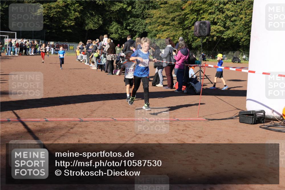 27.09.2026 - 35. Volkslauf durch das schöne Alstertal Strokosch-Dieckow http://msf.ph/oto/10587530 27.09.2026 10:44:45 Ziel 5043, 5036, 5020, 5036, 5043, 5982 meine-sportfotos.de