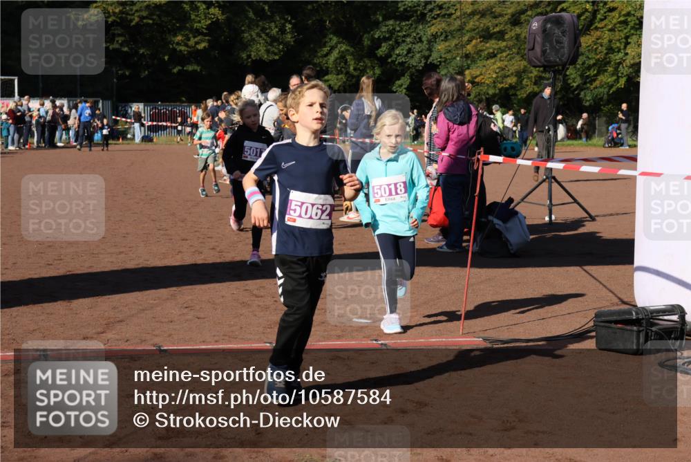 27.09.2026 - 35. Volkslauf durch das schöne Alstertal Strokosch-Dieckow http://msf.ph/oto/10587584 27.09.2026 10:45:29 Ziel 5017, 5018, 5062, 5017, 5018, 5060, 5062 meine-sportfotos.de