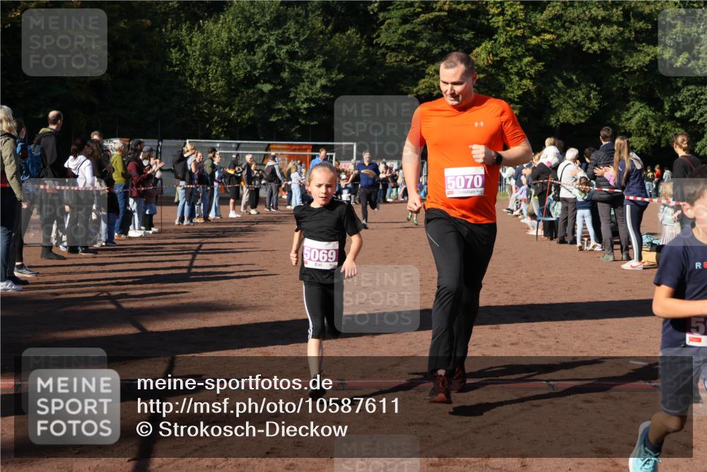 27.09.2026 - 35. Volkslauf durch das schöne Alstertal Strokosch-Dieckow http://msf.ph/oto/10587611 27.09.2026 10:45:47 Ziel 5069, 5070, 5031, 5069, 5070, 5974 meine-sportfotos.de