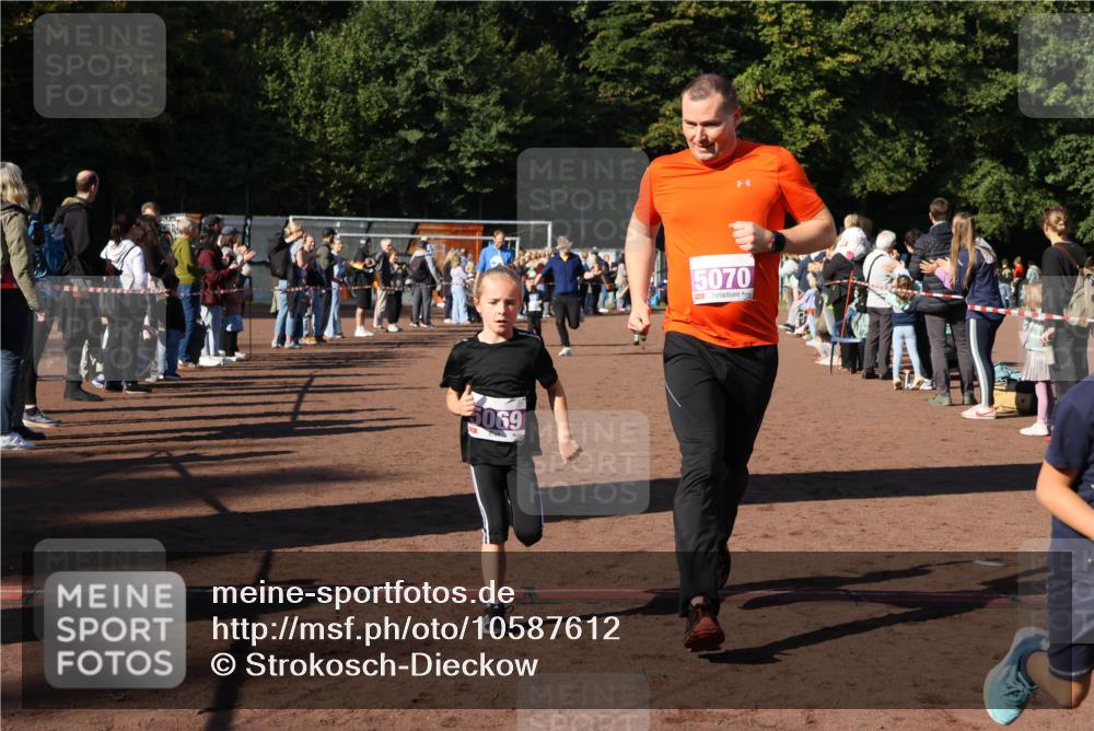 27.09.2026 - 35. Volkslauf durch das schöne Alstertal Strokosch-Dieckow http://msf.ph/oto/10587612 27.09.2026 10:45:47 Ziel 5069, 5070, 5031, 5069, 5070, 5974 meine-sportfotos.de