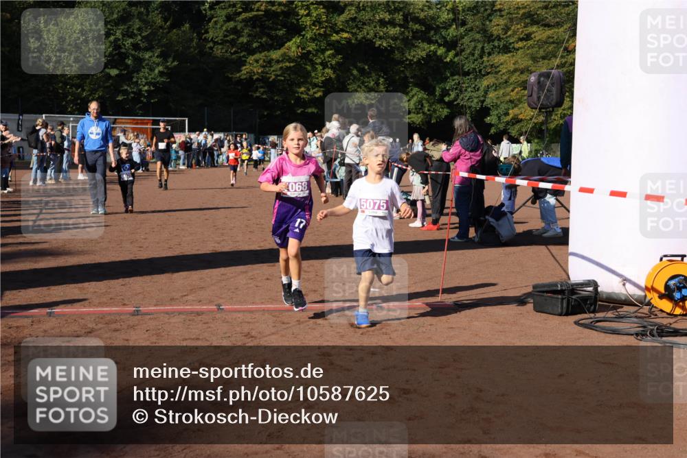 27.09.2026 - 35. Volkslauf durch das schöne Alstertal Strokosch-Dieckow http://msf.ph/oto/10587625 27.09.2026 10:46:00 Ziel 068, 5075, 5038, 5068, 5075, 5980 meine-sportfotos.de