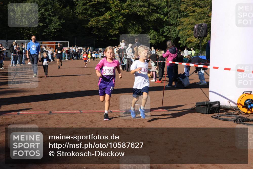27.09.2026 - 35. Volkslauf durch das schöne Alstertal Strokosch-Dieckow http://msf.ph/oto/10587627 27.09.2026 10:46:01 Ziel 5068, 075, 5022, 5038, 5068, 5075, 5980 meine-sportfotos.de