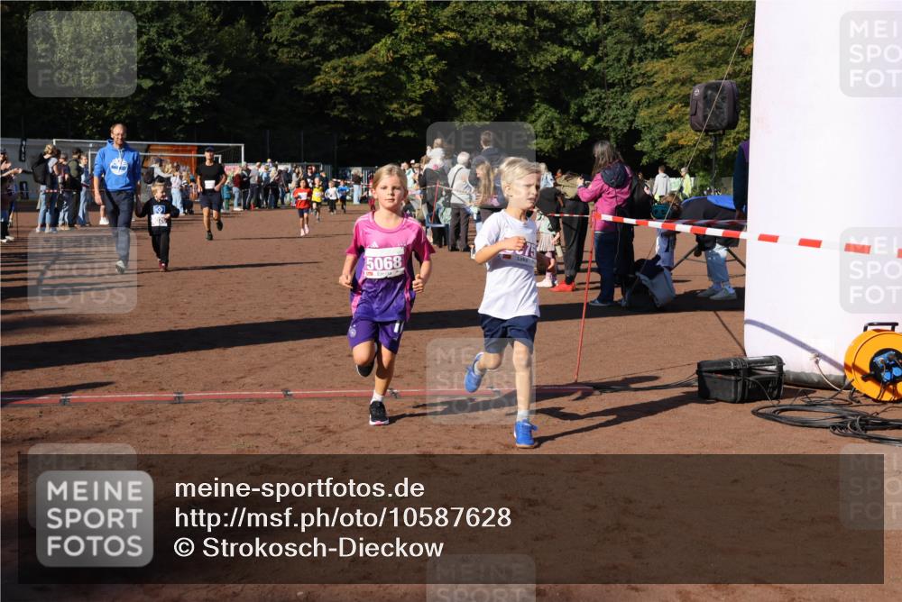 27.09.2026 - 35. Volkslauf durch das schöne Alstertal Strokosch-Dieckow http://msf.ph/oto/10587628 27.09.2026 10:46:01 Ziel 5068, 5022, 5038, 5068, 5075, 5980 meine-sportfotos.de